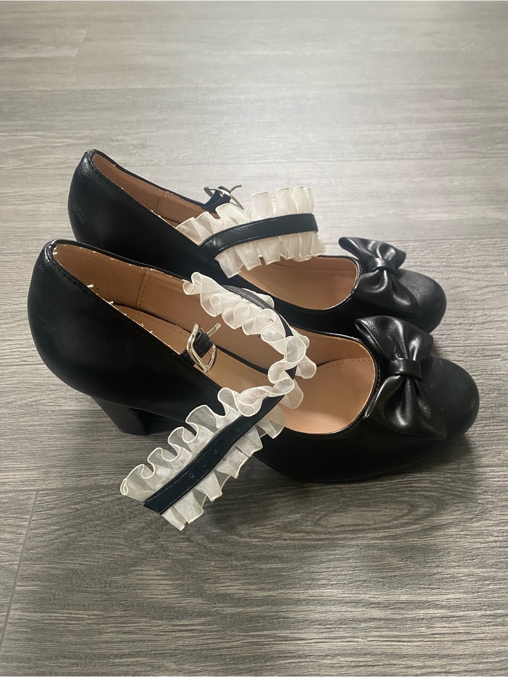 Lolita Oripalla black ruffle Mary Jane heels - Picture 3 of 6